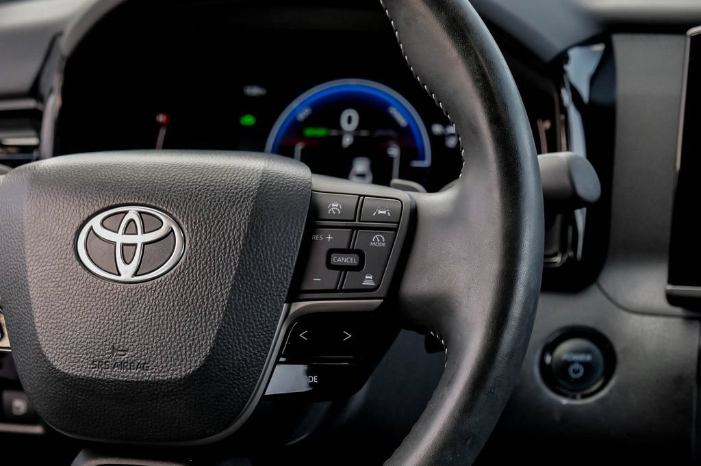 Used 2025 Toyota Camry SE FWD image 16