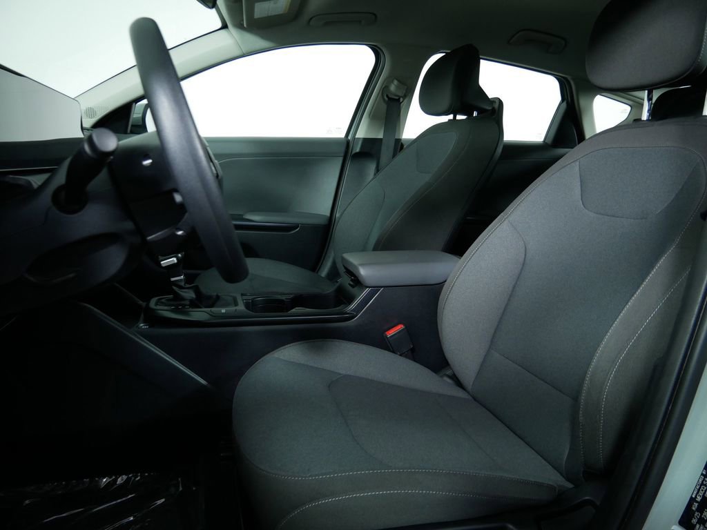 Certified 2025 Kia K4 FWD image 15