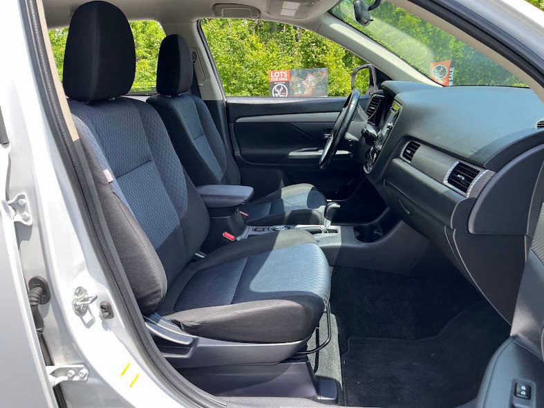 Used 2014 Mitsubishi Outlander SE AWD/4WD image 34