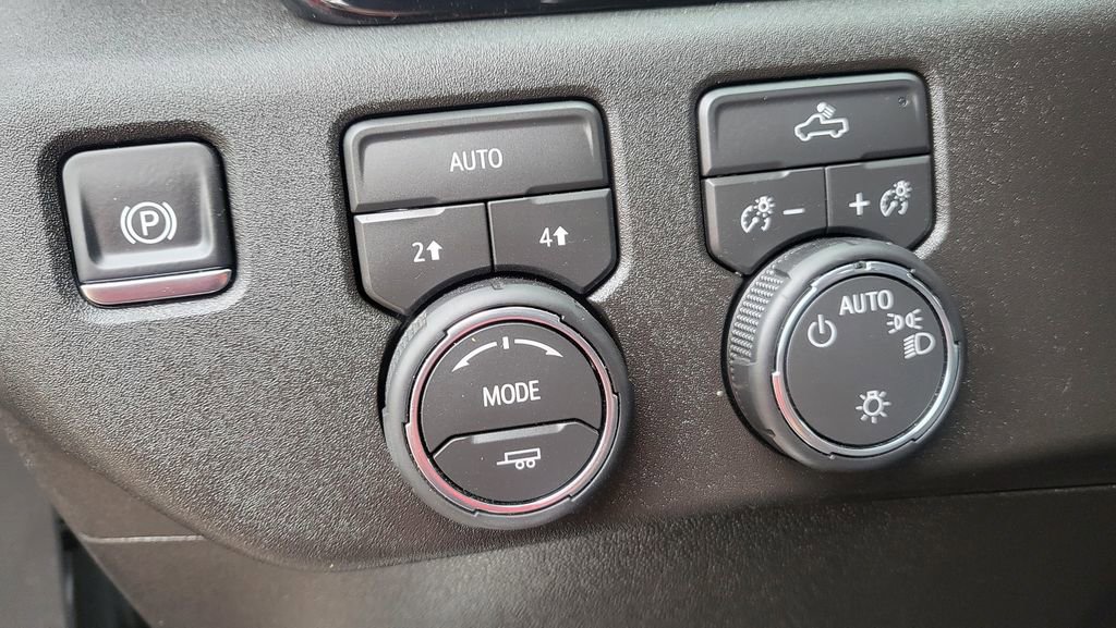 Used 2026 Chevrolet Silverado 1500 LT image 28