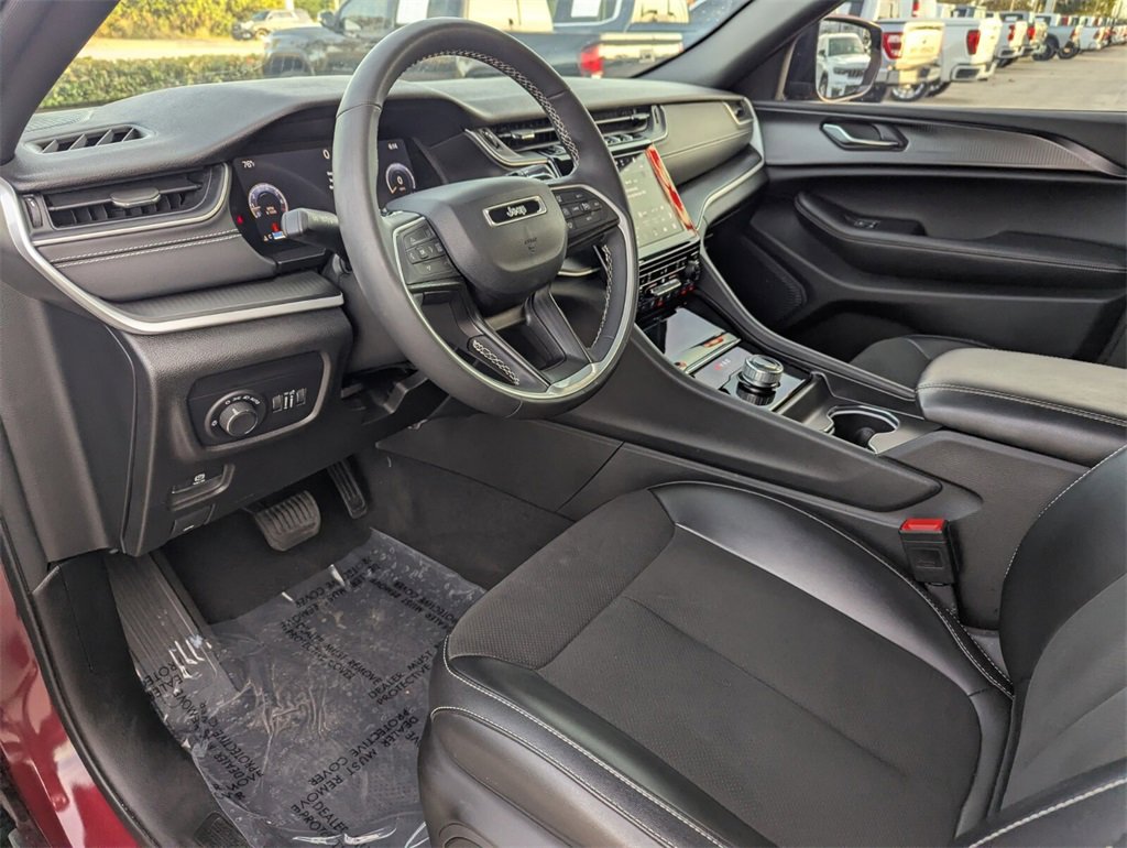 Used 2024 Jeep Grand Cherokee Altitude image 23