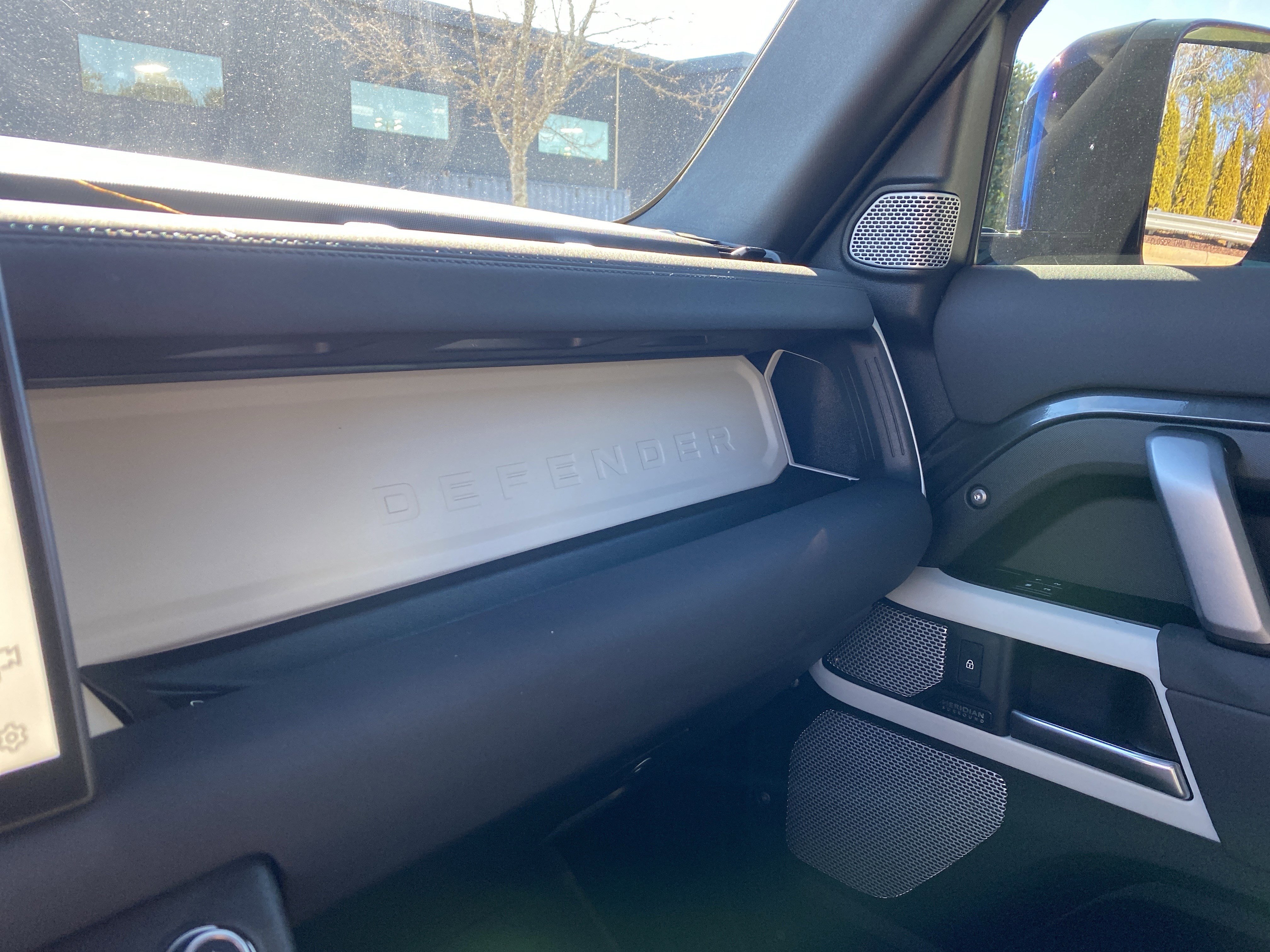 Used 2023 Land Rover Defender 130 X-Dynamic SE image 82