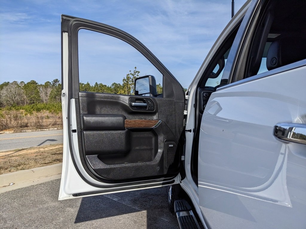 Used 2022 Chevrolet Silverado 2500 High Country w/ Safety Package II image 58