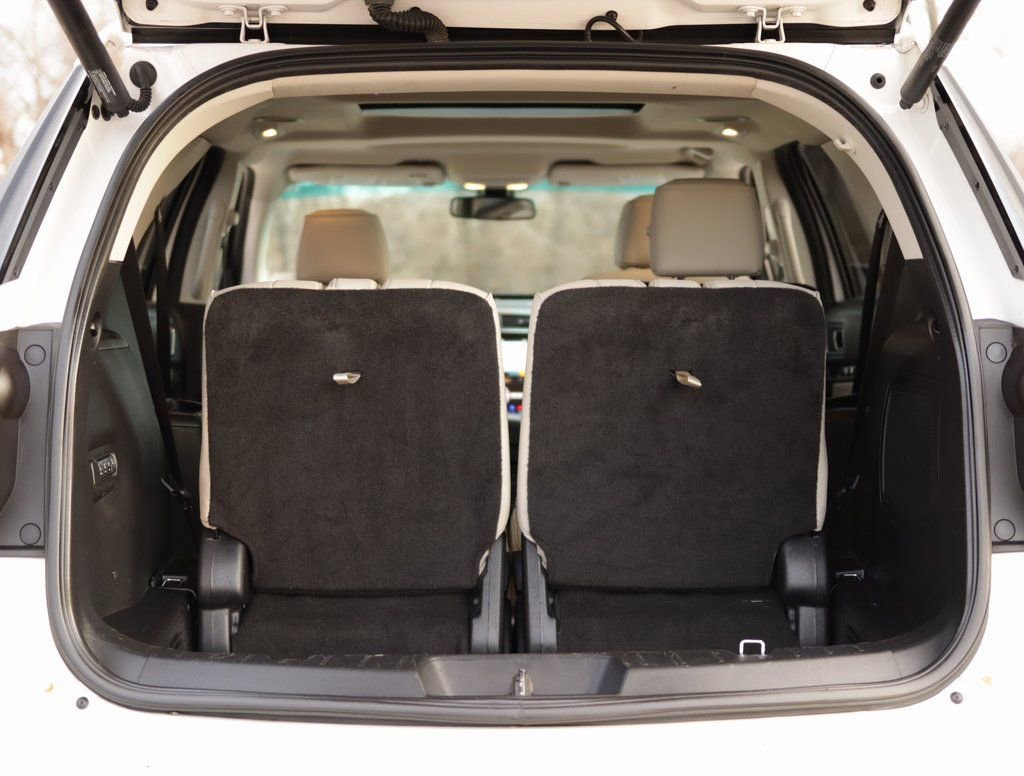 Used 2017 Ford Explorer Platinum image 32