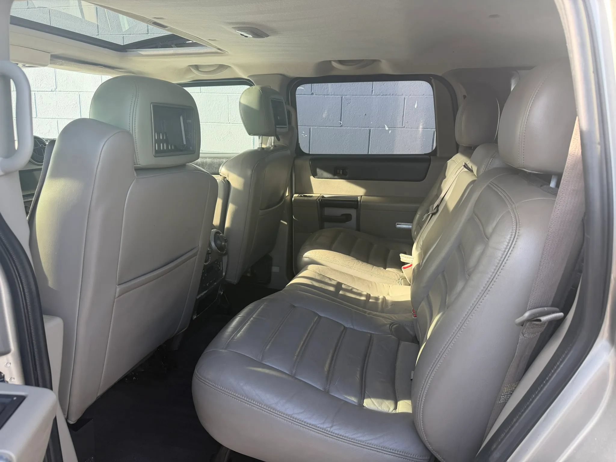 Used 2004 HUMMER H2 w/ Preferred Equipment Group AWD/4WD image 17