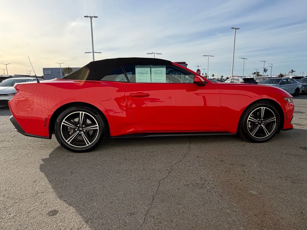 Used 2024 Ford Mustang Convertible image 7