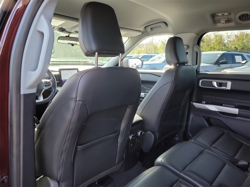 Certified 2022 Ford Explorer XLT w/ Equipment Group 202A image 11