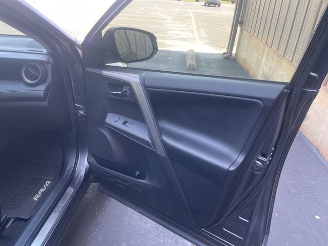 Used 2018 Toyota RAV4 XLE AWD/4WD image 46