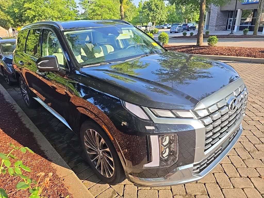Used 2023 Hyundai Palisade Calligraphy w/ Cargo Package FWD image 2