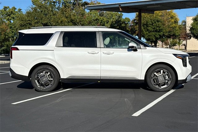 New 2026 Kia Carnival EX image 3