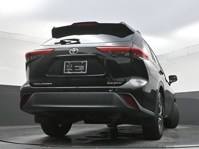 Used 2022 Toyota Highlander XLE AWD/4WD image 33