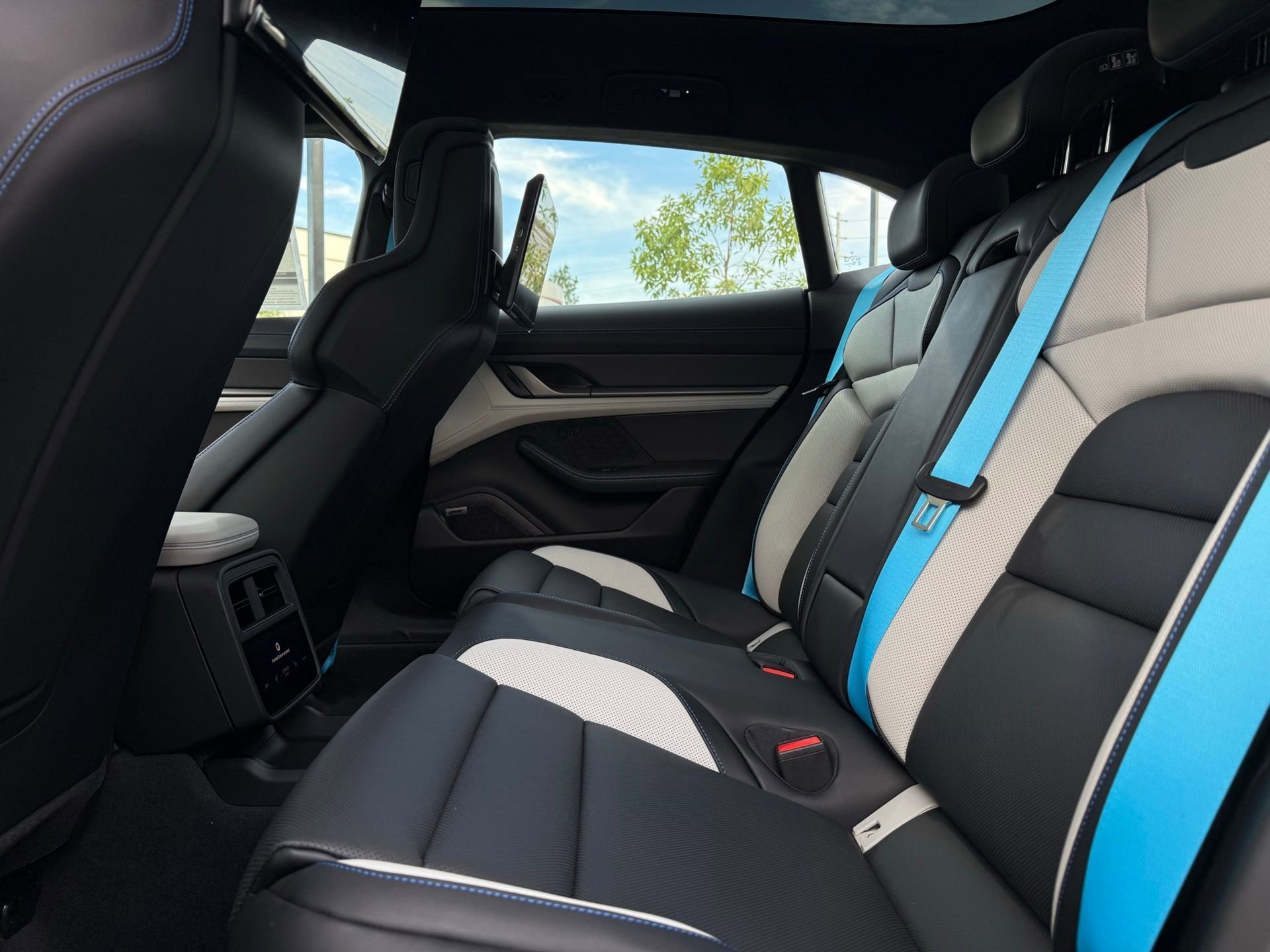 Used 2025 Porsche Taycan Turbo S image 30