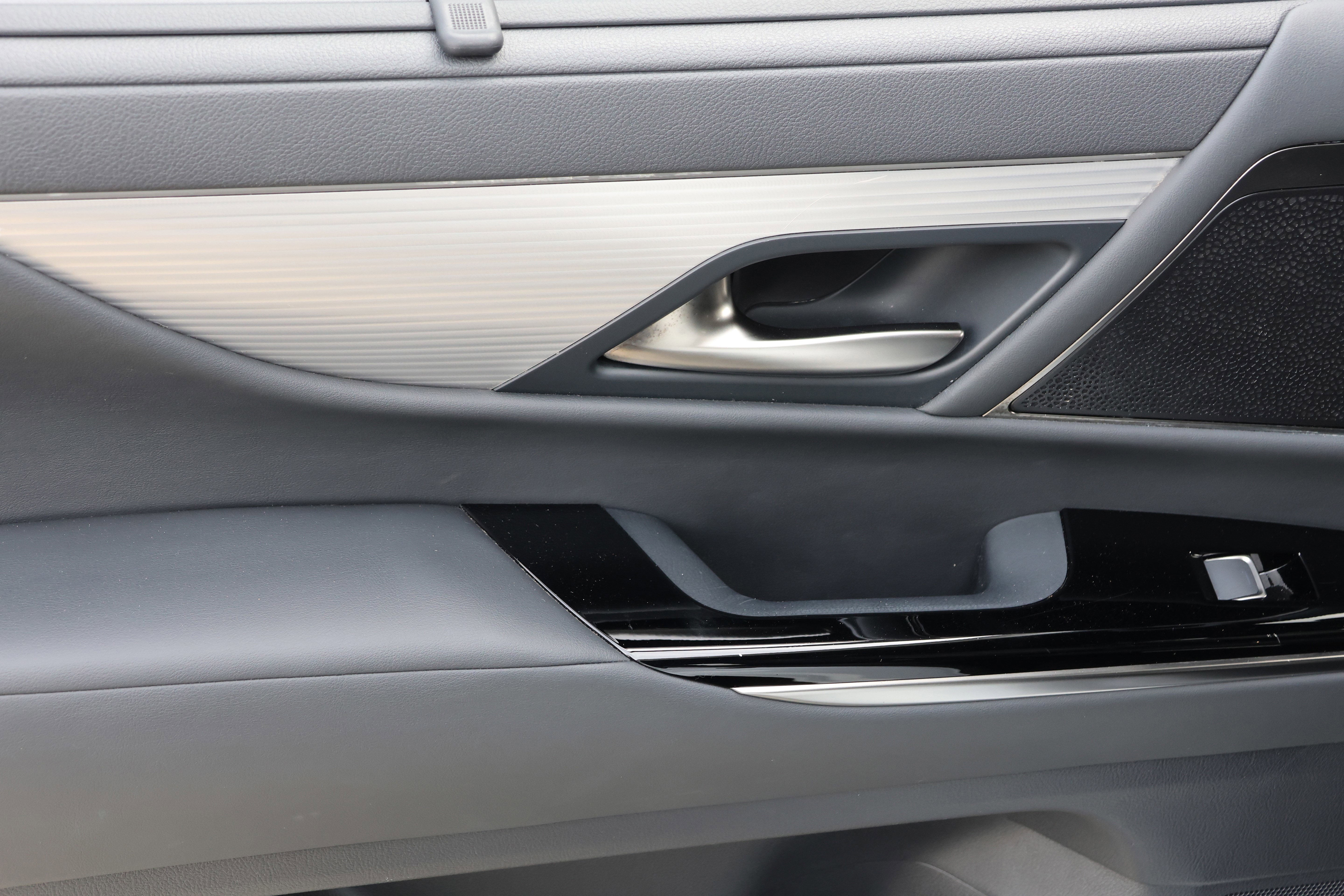 Used 2023 Lexus LX 600 F Sport image 37