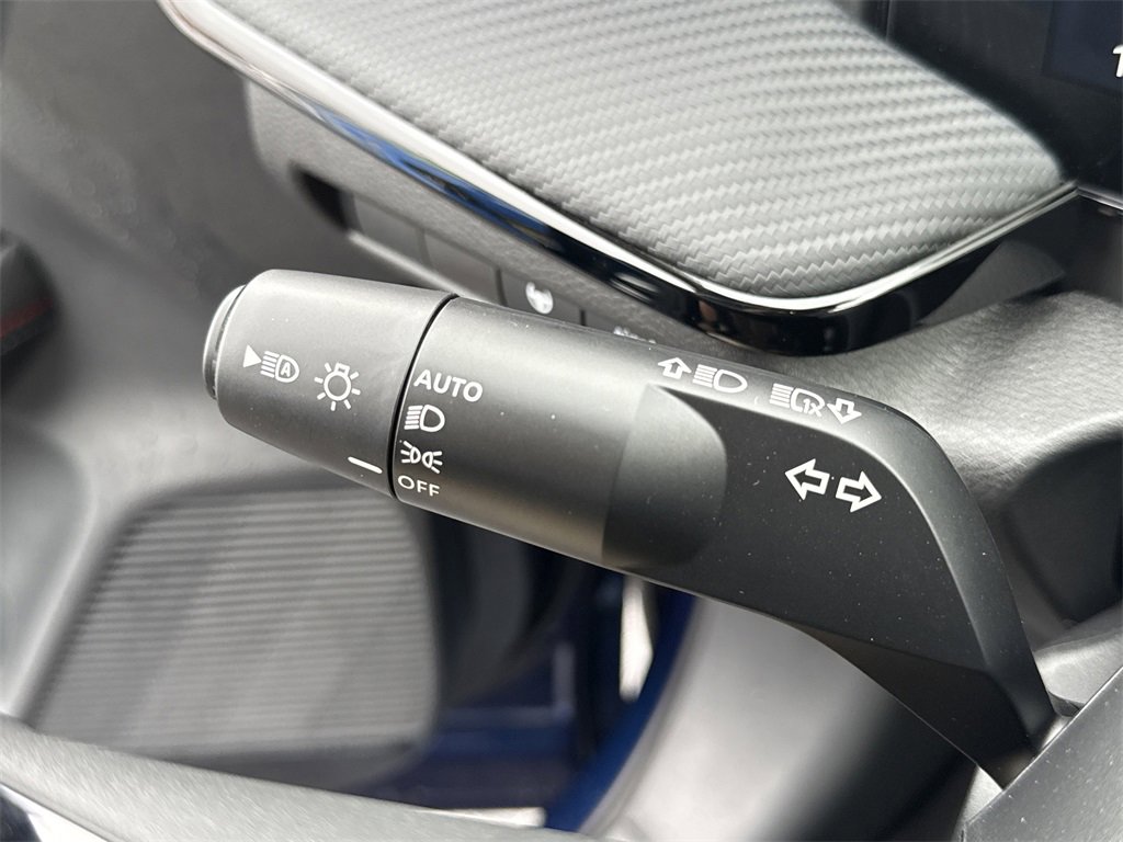 Certified 2025 Nissan Kicks SR image 35