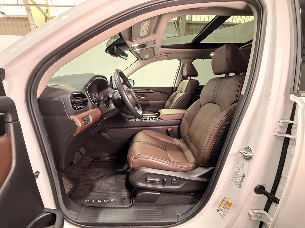 Used 2025 Honda Pilot Elite image 17