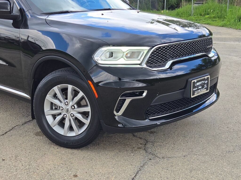 Used 2022 Dodge Durango SXT AWD/4WD image 2