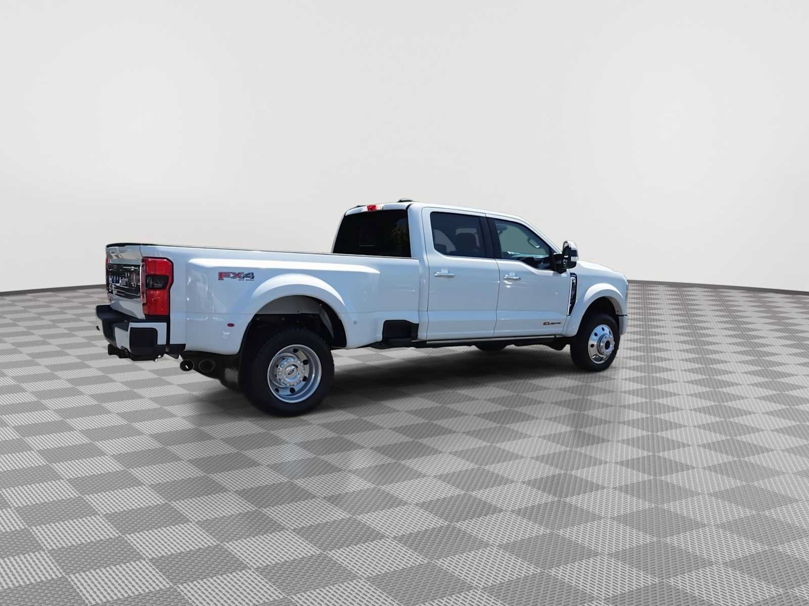 Used 2023 Ford F450 Limited w/ FX4 Off-Road Package AWD/4WD image 8