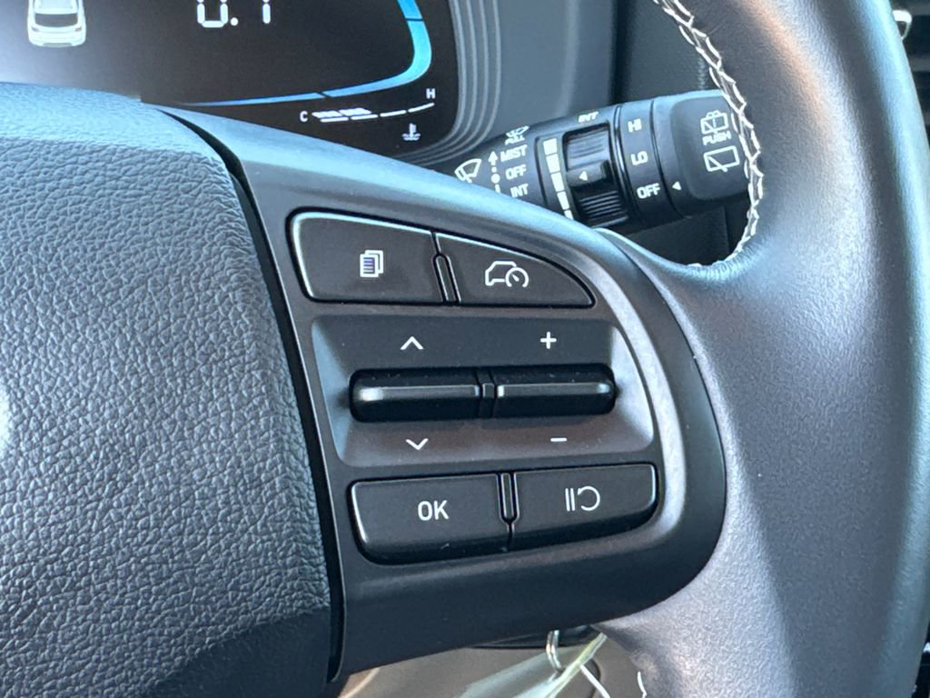 Used 2023 Hyundai Venue SEL w/ Cargo Package image 25