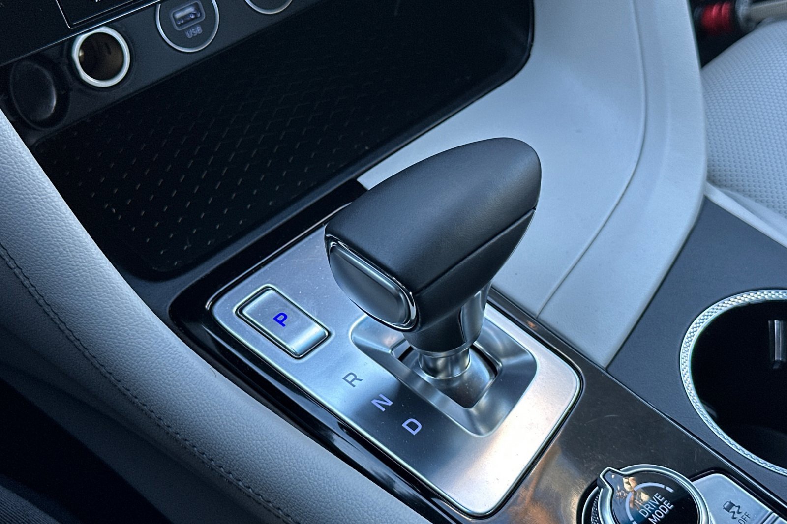 Used 2025 Genesis G70 2.5T image 22