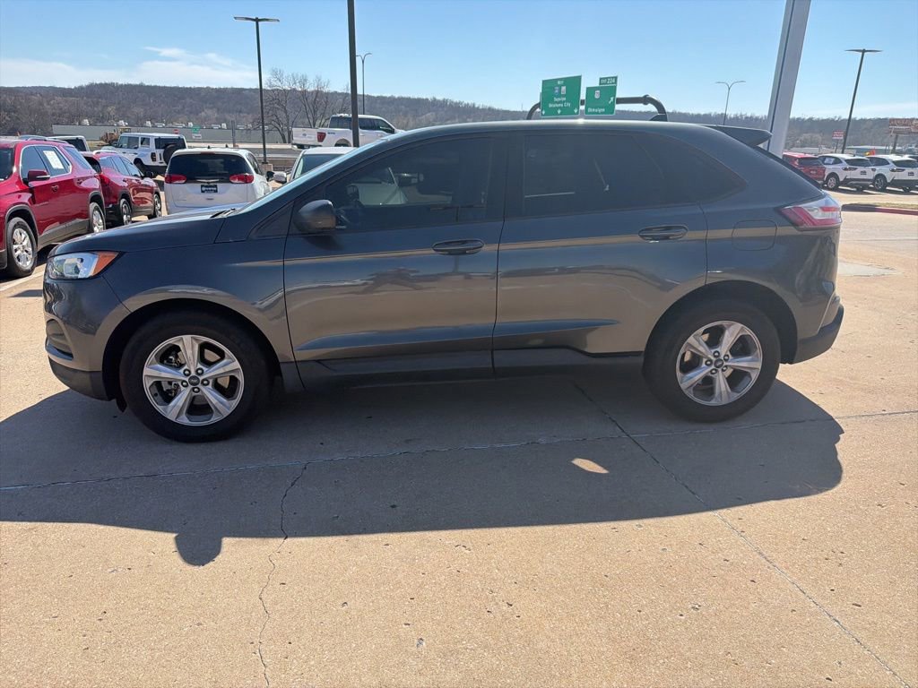 Used 2020 Ford Edge SE image 4