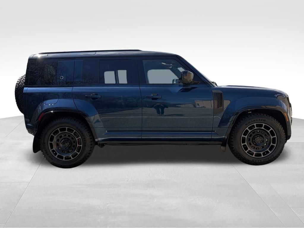New 2026 Land Rover Defender 110 image 4