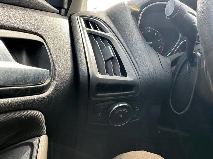 Used 2012 Ford Focus SEL FWD image 34
