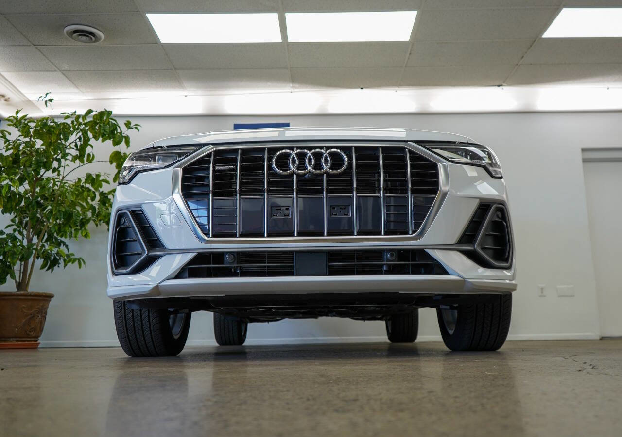 Used 2024 Audi Q3 2.0T Premium Plus w/ Premium Plus Package image 31