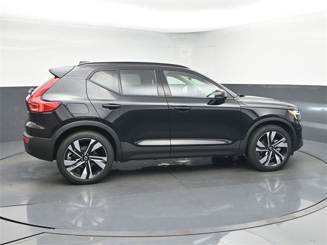 Used 2024 Volvo XC40 B5 Plus w/ Climate Package image 8