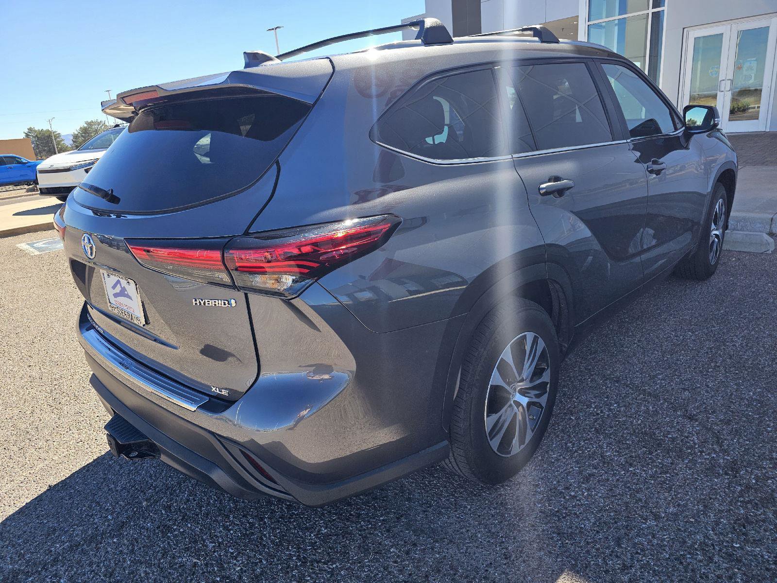 Used 2023 Toyota Highlander XLE image 5