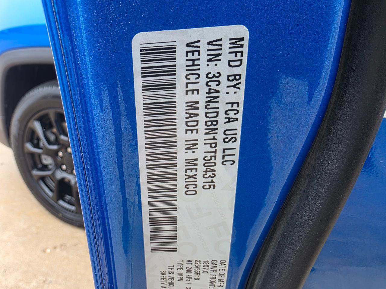 Used 2023 Jeep Compass Latitude image 30