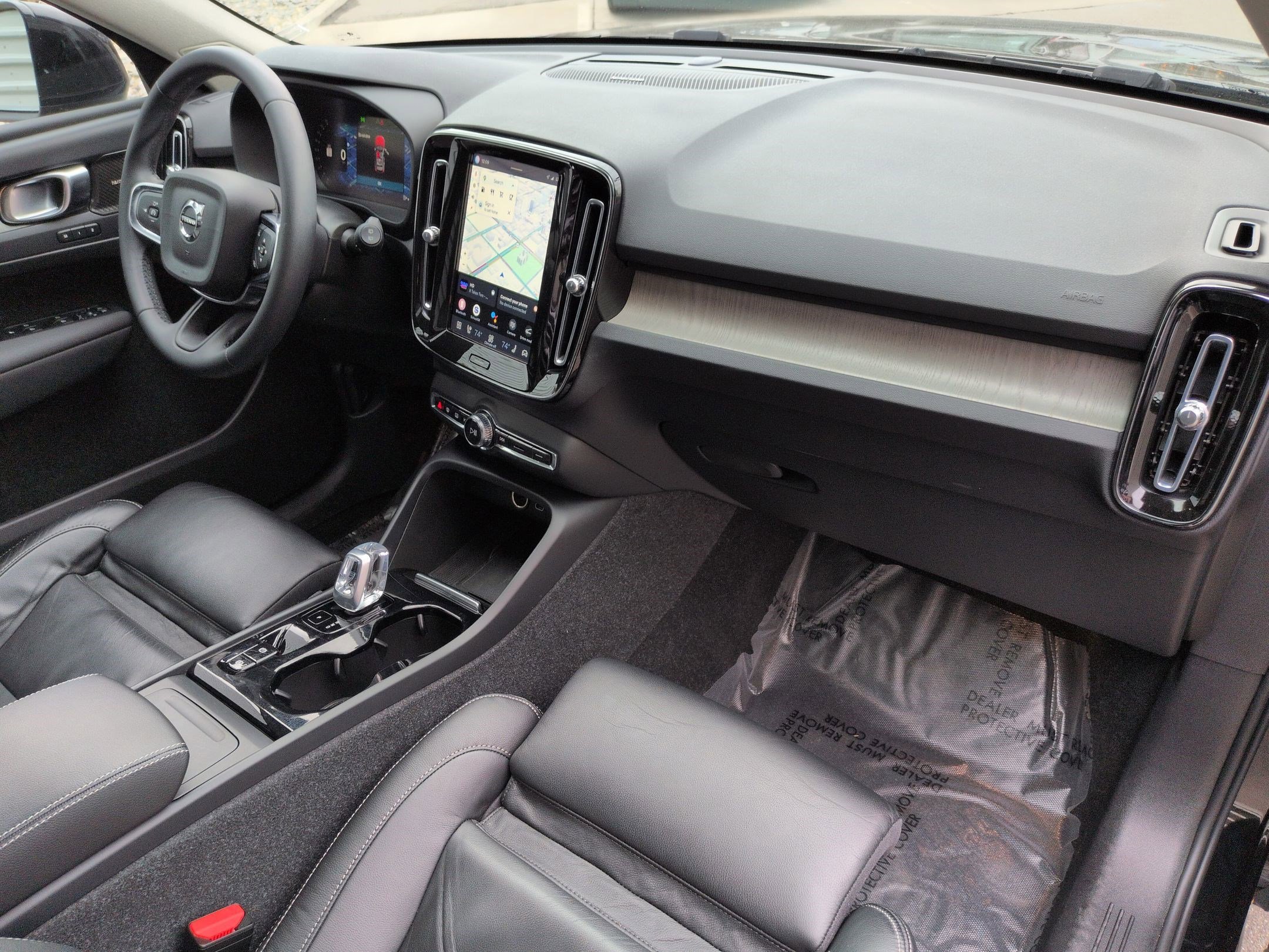 Certified 2023 Volvo XC40 B5 Ultimate w/ Climate Package image 33