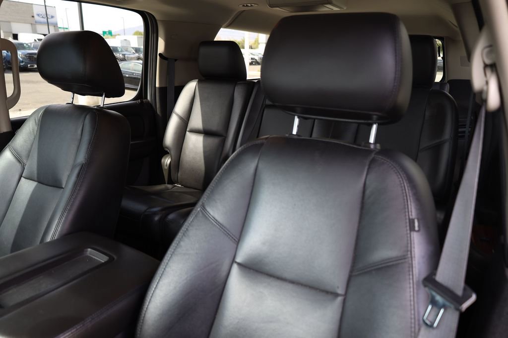 Used 2011 Chevrolet Suburban LTZ AWD/4WD image 17