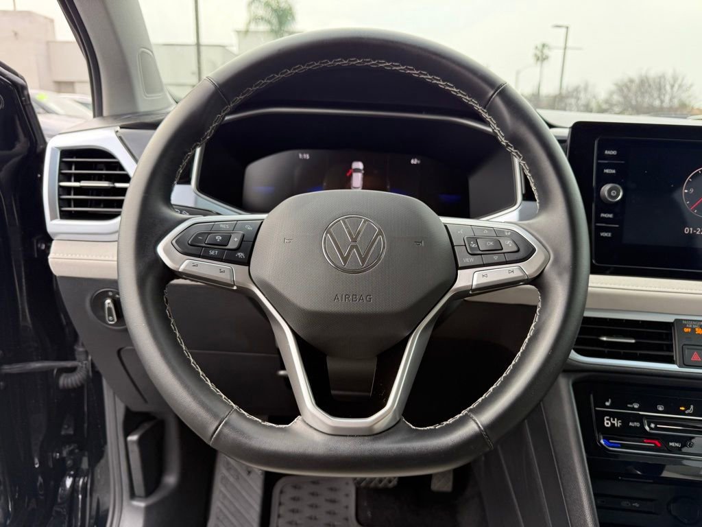 Used 2025 Volkswagen Taos SE image 15