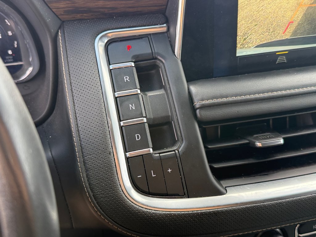 Used 2022 Chevrolet Suburban Premier AWD/4WD image 28