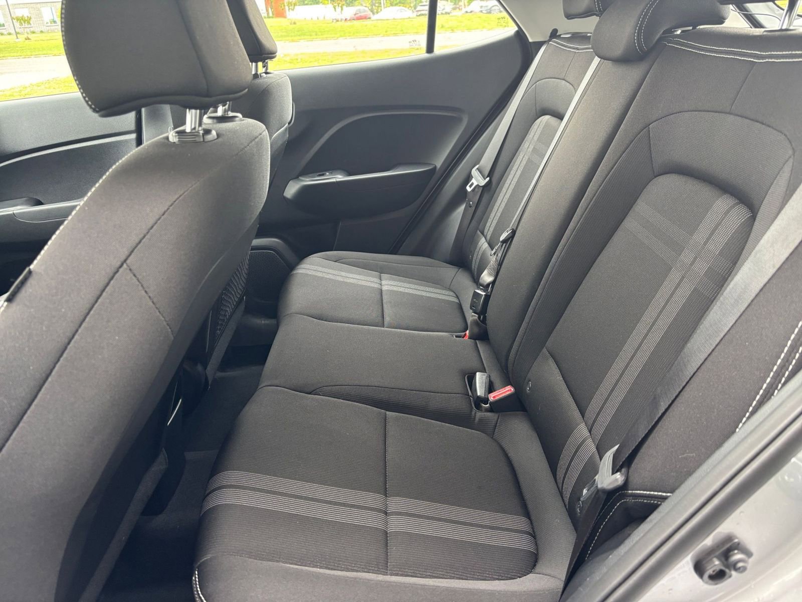 Used 2025 Hyundai Venue SEL FWD image 24