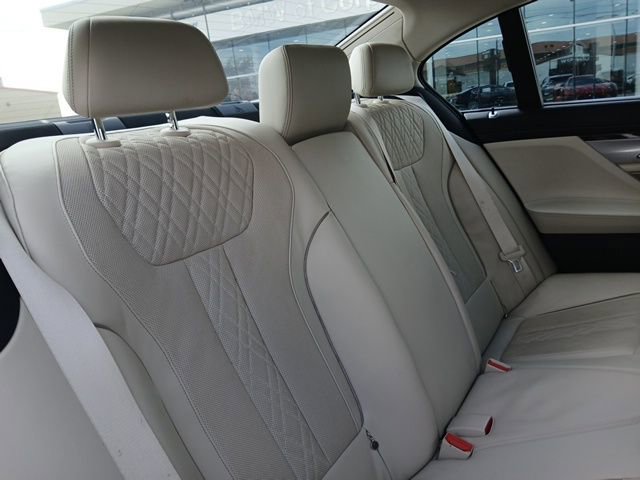 Used 2017 BMW 740i image 12