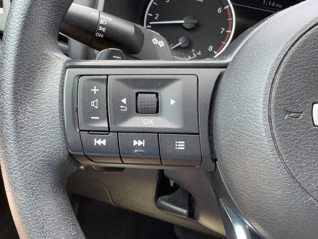 Used 2024 Nissan Rogue S FWD image 18