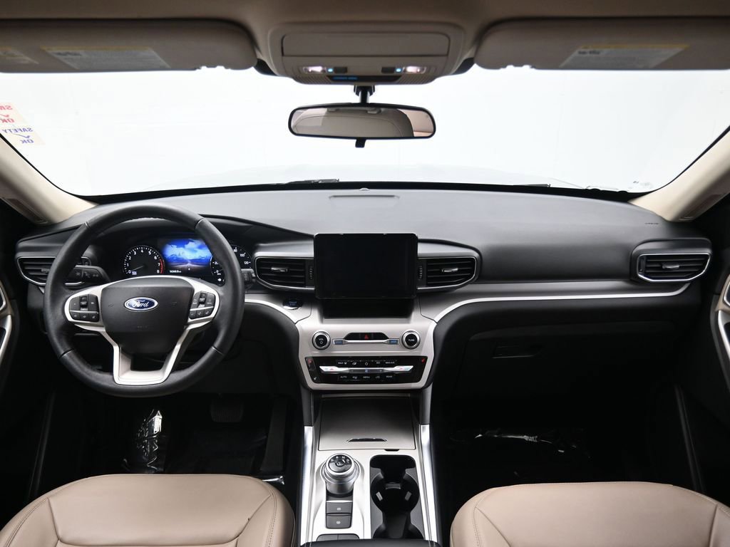 Used 2024 Ford Explorer XLT w/ Equipment Group 202A image 14