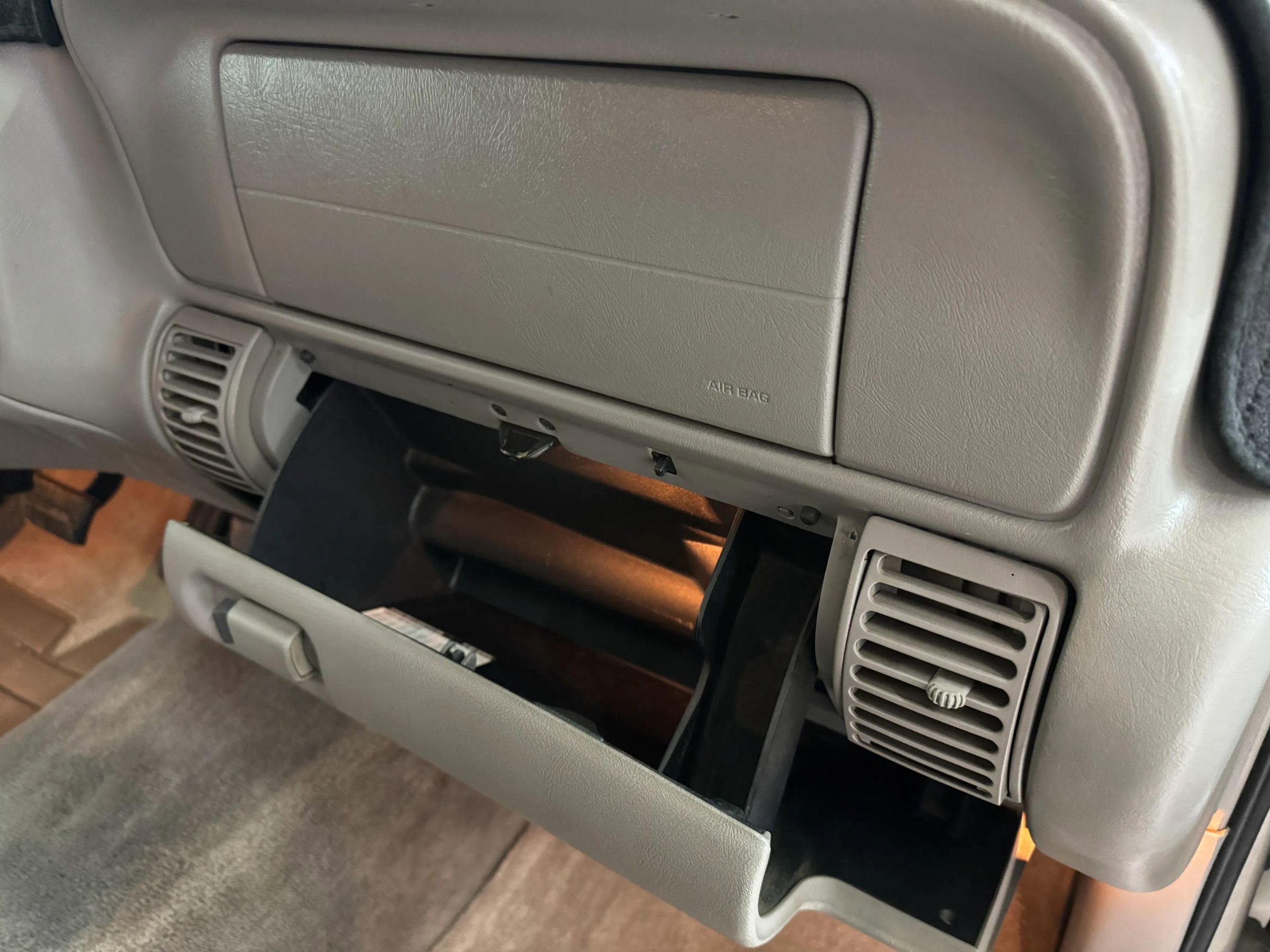 Used 2000 Chevrolet Tahoe Z71 w/ Comfort & Security Pkg AWD/4WD image 32