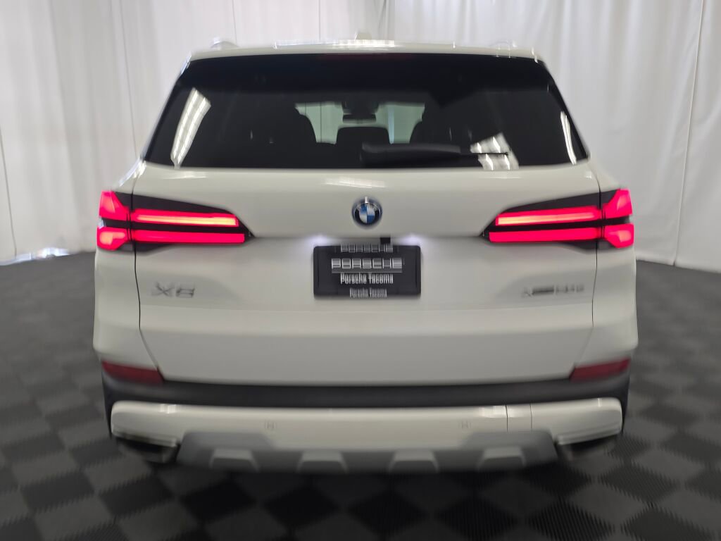 Used 2025 BMW X5 xDrive50e image 4