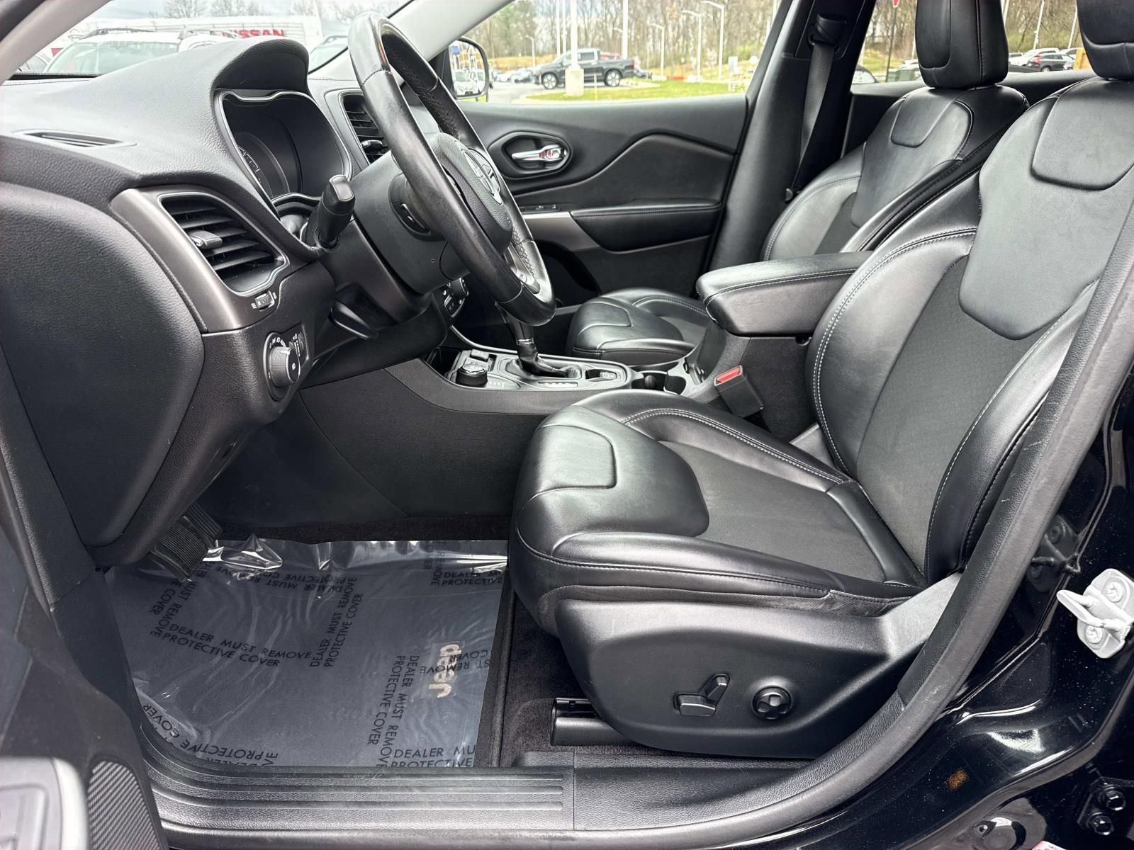 Used 2019 Jeep Cherokee Latitude Plus image 29