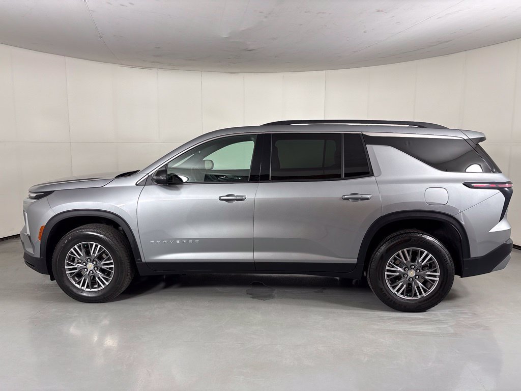 Used 2025 Chevrolet Traverse LT FWD image 5
