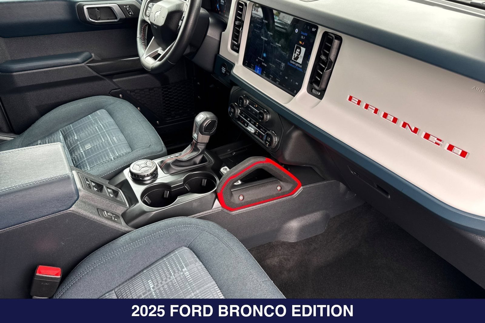 Certified 2025 Ford Bronco Heritage Edition AWD/4WD image 18