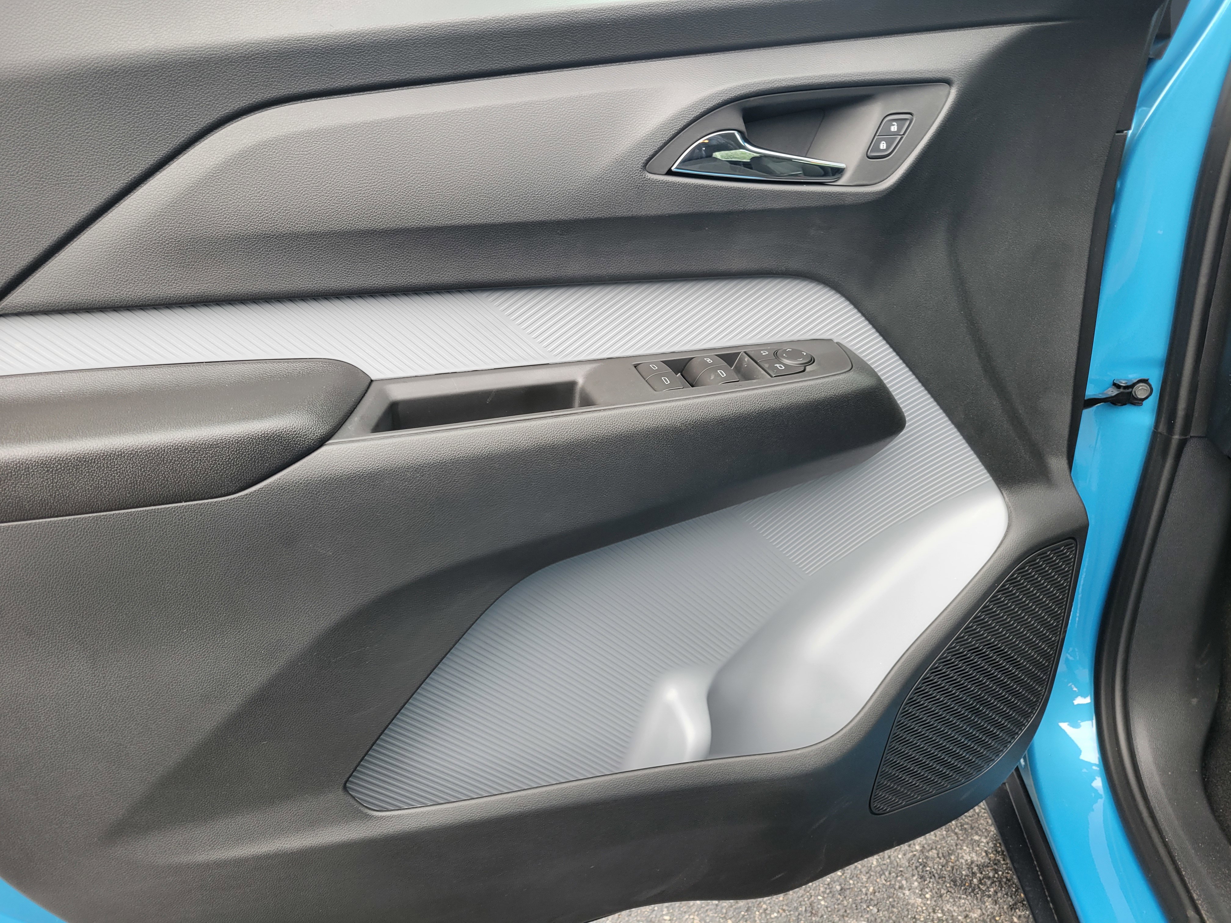 New 2027 Chevrolet Bolt LT FWD image 25