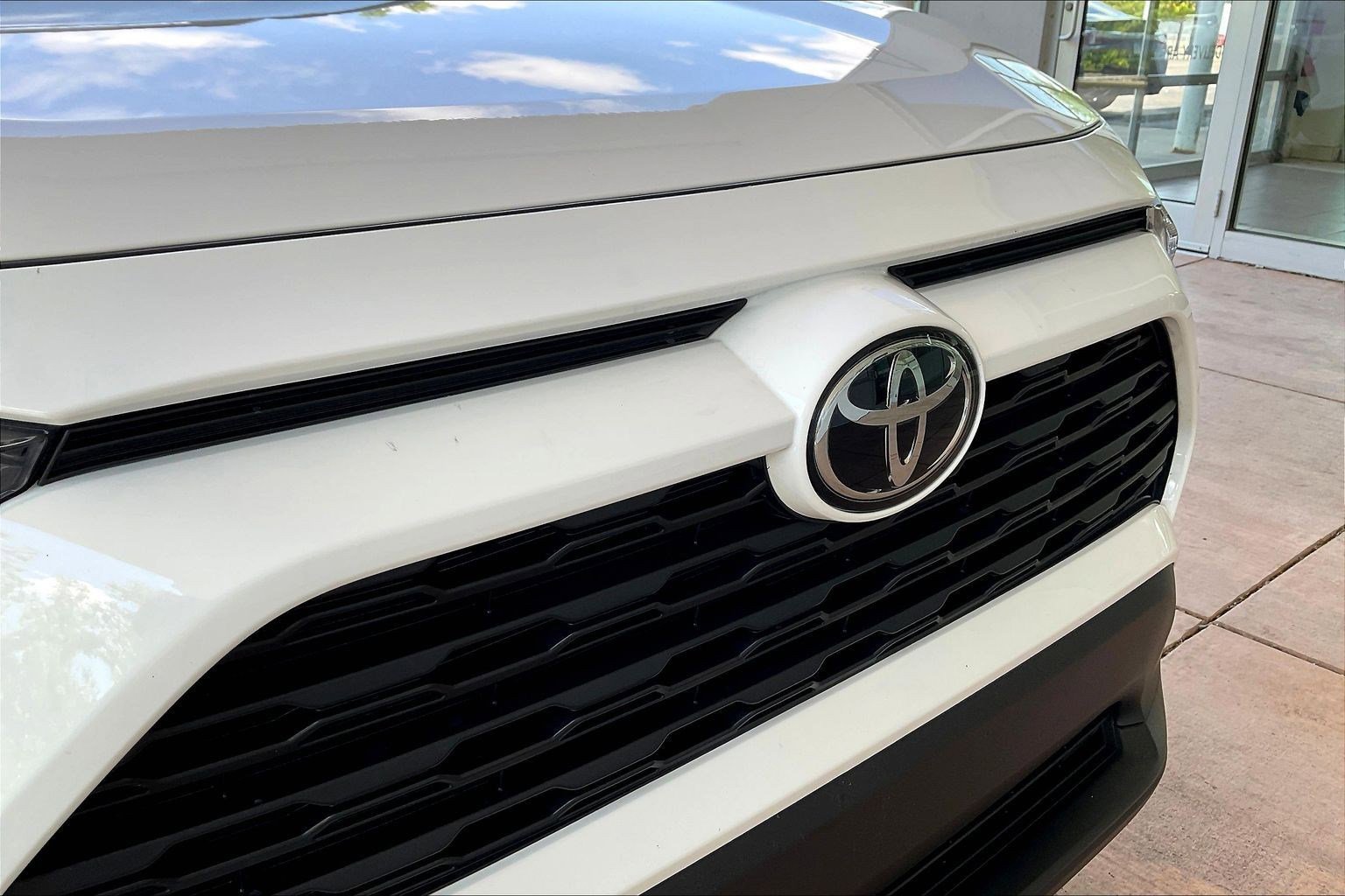 Used 2025 Toyota RAV4 XLE FWD image 31