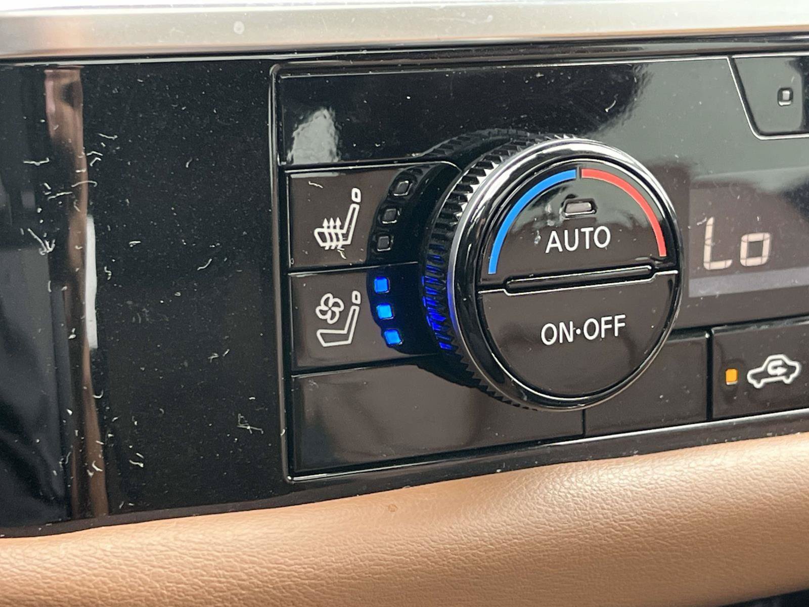 Used 2023 Nissan Pathfinder Platinum w/ Cargo Package FWD image 34