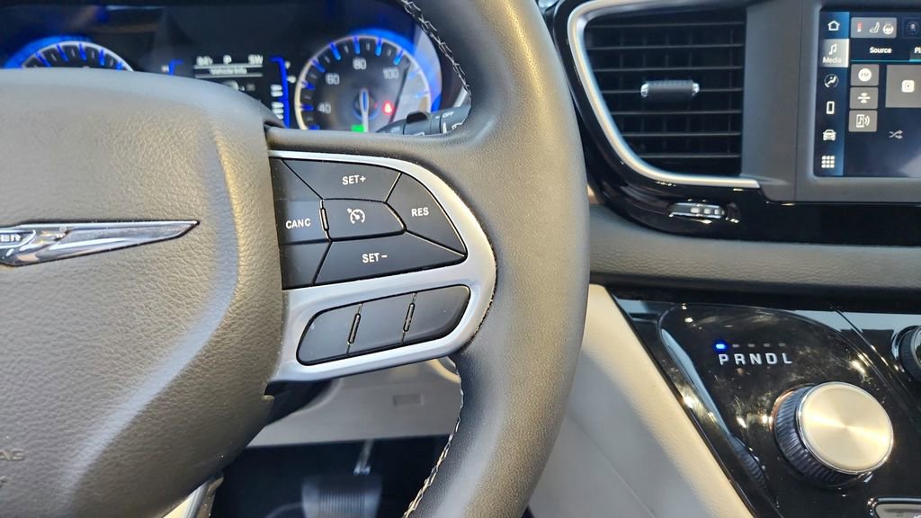 Used 2023 Chrysler Voyager LX image 20