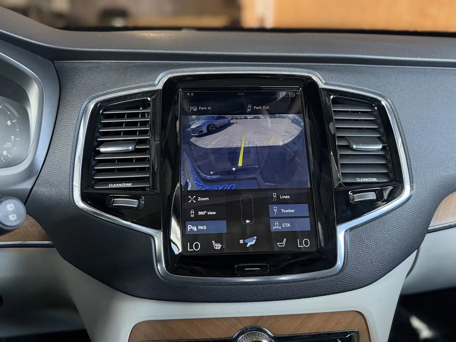 Used 2016 Volvo XC90 T6 Momentum image 32