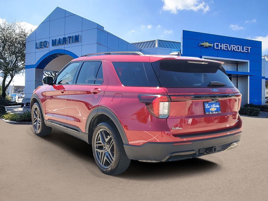Used 2025 Ford Explorer ST-Line w/ ST-Line Street Pack image 4
