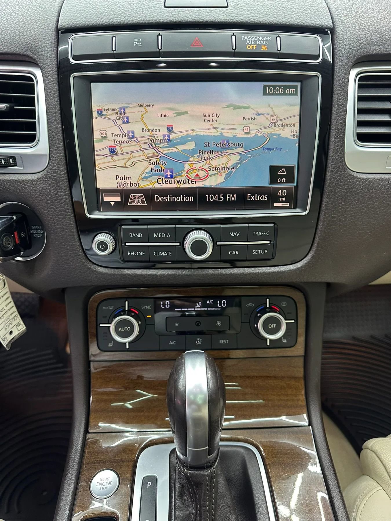 Used 2015 Volkswagen Touareg VR6 image 24